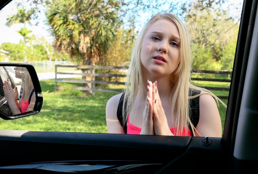 Lily Rader Sex in The Car FullHD 1080p