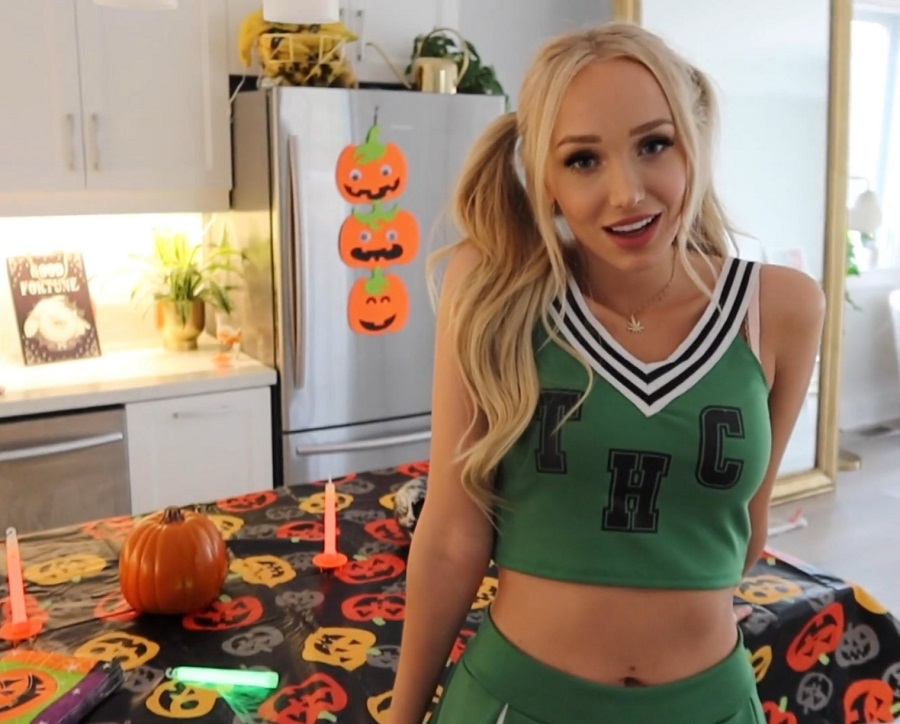 Gwen Gwiz In Cheerleader Uniform Fuck FullHD 1080p