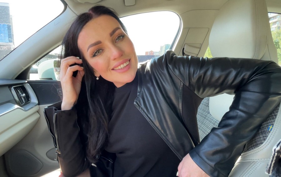 Luna Roulette Blowjob In The Car