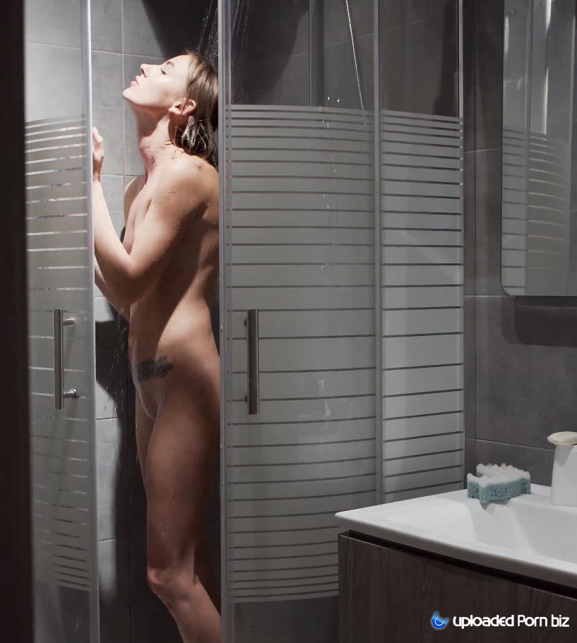 Little Berryy Spying On The Procuress In The Shower Ended In Sex UltraHD/4K 2160p
