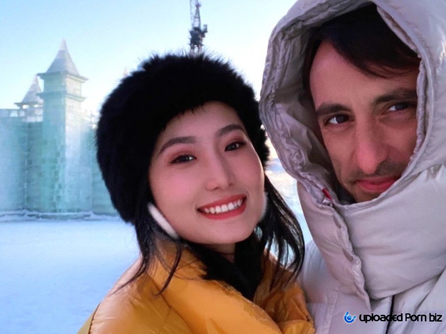 Lonely Meow Beautiful Asian Woman With European Guy Relaxing At A Ski Resort UltraHD/4K 2160p