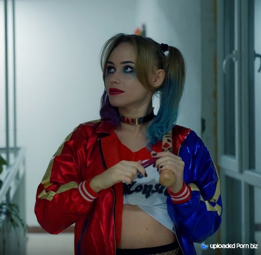 Mari Moore Harley Quinn Cosplay Fuck With Creampie FullHD 1080p