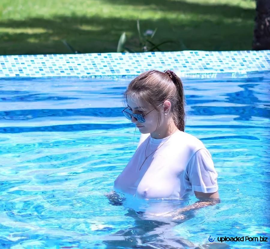 Elina Lizz Cheating On My Wife With Her Hot Friend In Pool FullHD 1080p