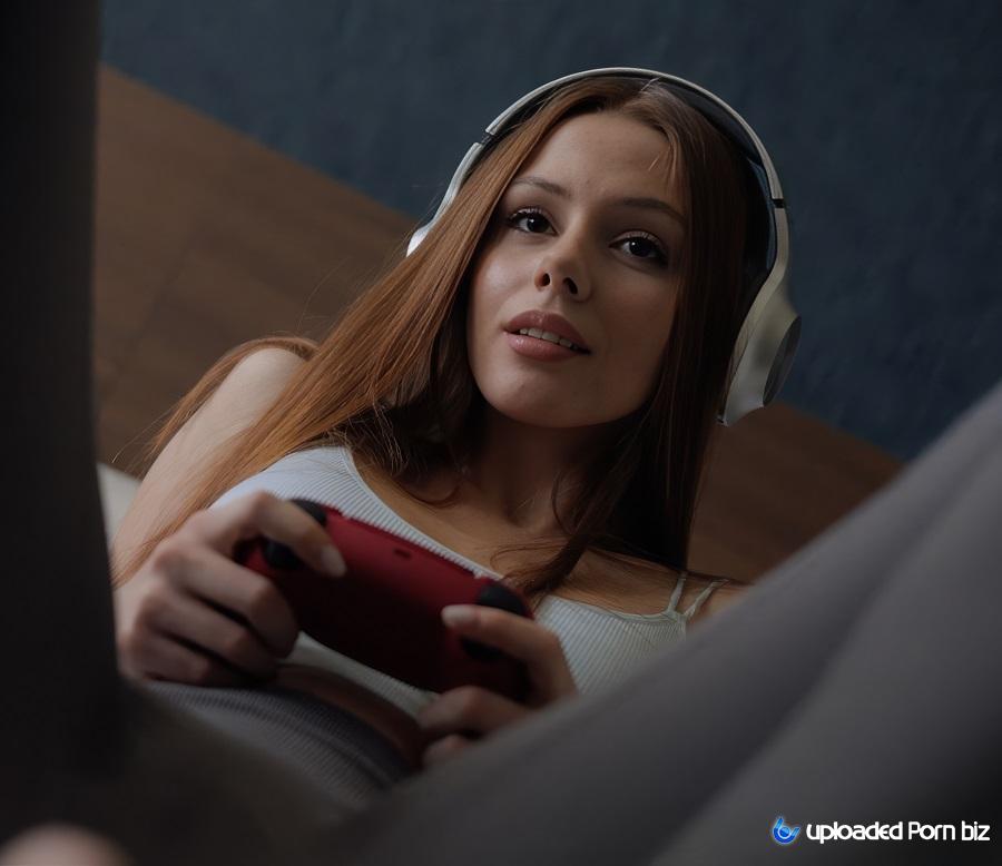 Arina Fox I Greedily Fuck a Gamer Girl And She Moans Sweetly UltraHD/4K 2160p