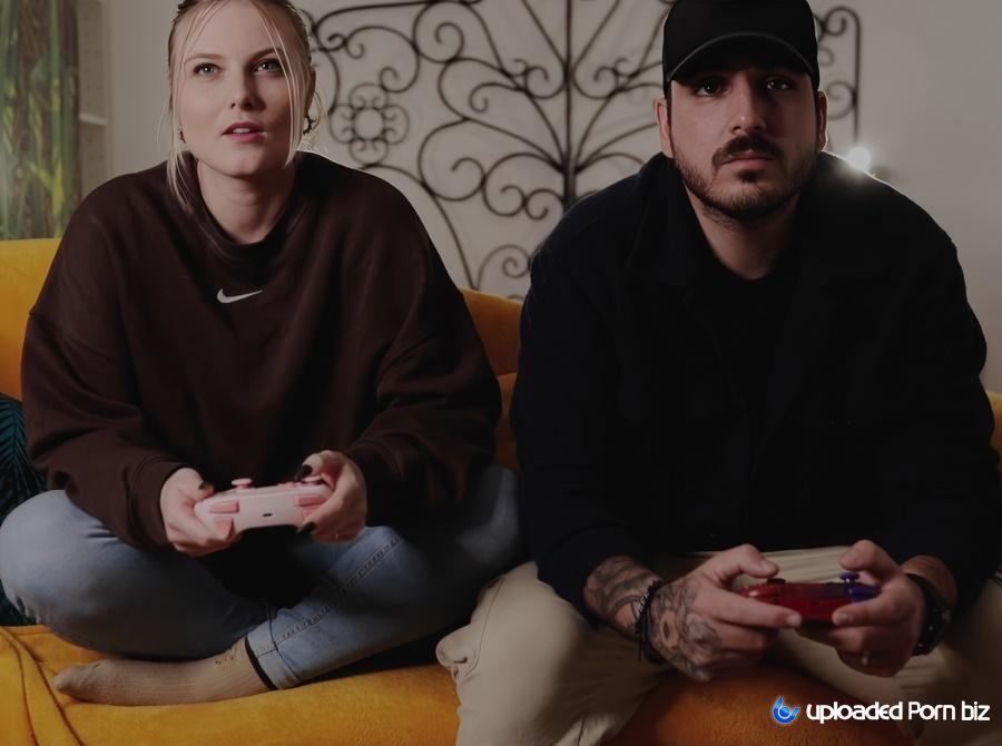 Faustine Perdrix After Play In Mario We Try Our First Cosplay - Mario And Peach FullHD 1080p