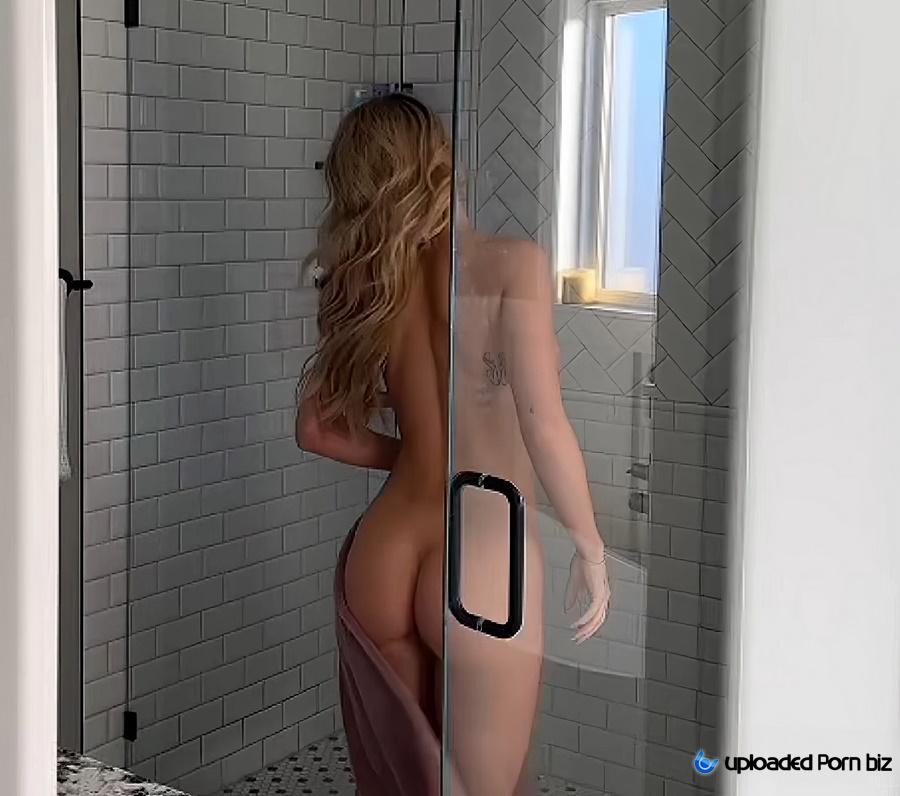 Autumn Ren Sneaky Shower Fuck FullHD 1080p
