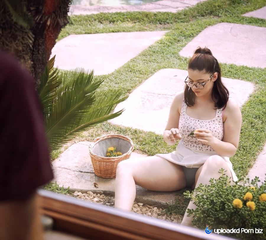 Ellie Nova Older Stepsister Seduces With Her Panties FullHD 1080p