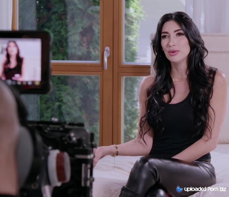 Clea Gaultier Satisfies Her Fetish With A Steamy Facial UltraHD/4K 2160p