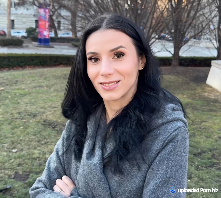 Nelly Kent Bombshell In Love With France! FullHD 1080p