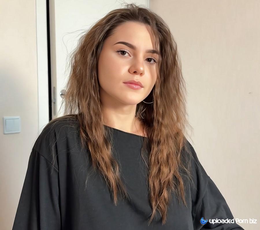 Kisselka A Virgin Guy Asks His Hot Slutty Girlfriend To Have Sex With Her And Take His Virginity FullHD 1080p