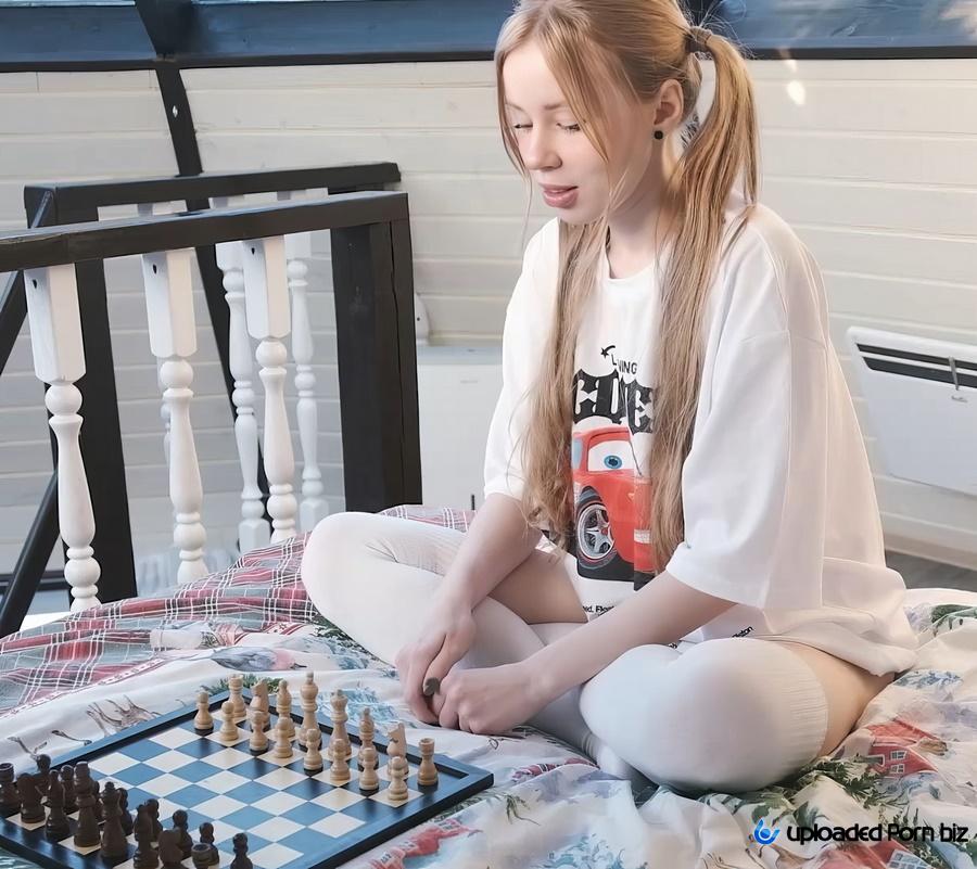 Yuiwoo Beautiful Roommate Girl Lost a Blowjob Bet And Got Fucked FullHD 1080p