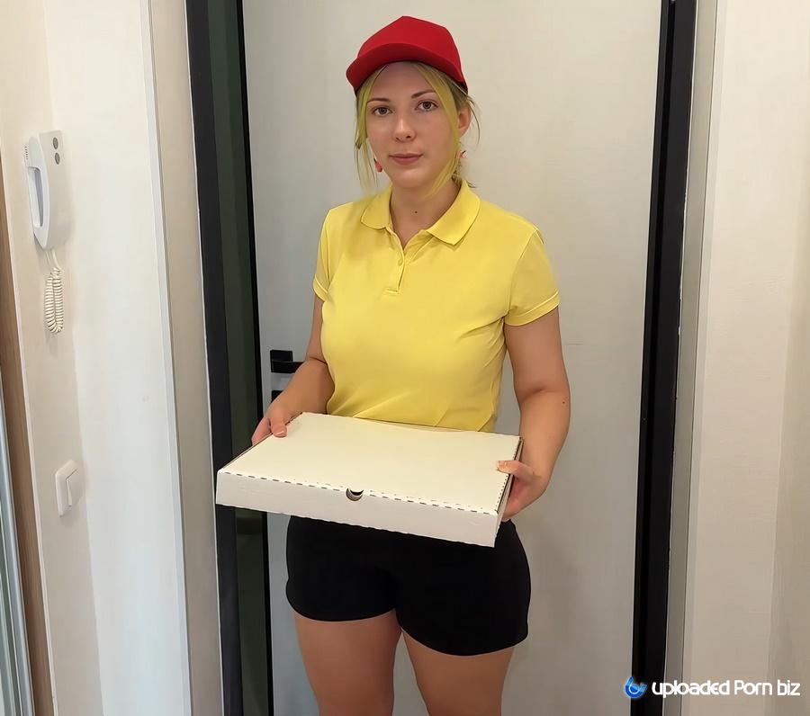 Lika Busy The Pizza Delivery Girl Get Fucked FullHD 1080p