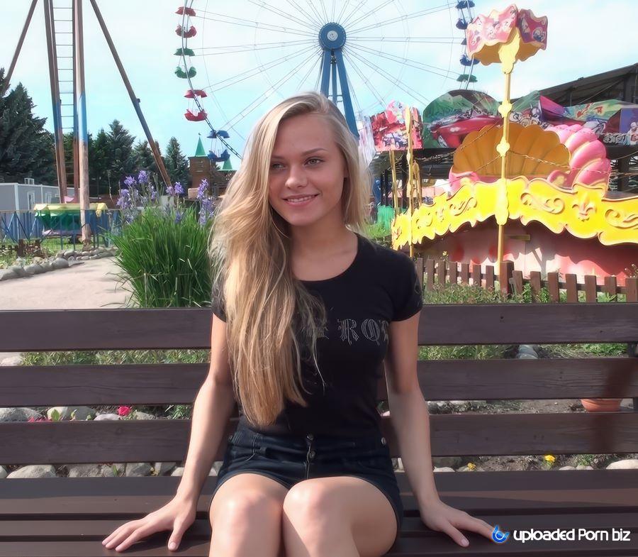 Nestee Shy Amateur Anal In The Middle Of Amusement Park HD 720p