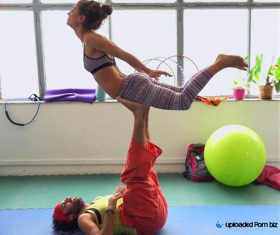 Julia Roca Incredibly Flexible Girl Fucks in the Most Acrobatic Positions HD 720p