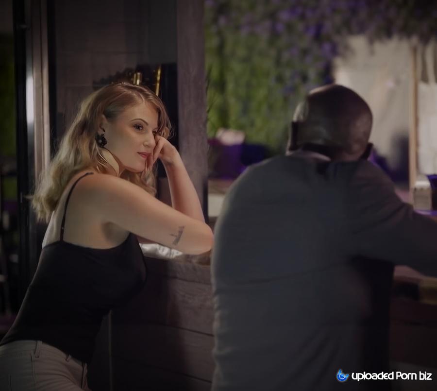 Faustine Perdrix Wife Goes to a Nightclub Looking for Sex HD 720p