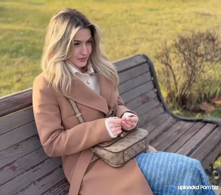 VixXxie Rox I Met a Hot Girl In The Park And Offered To Have Sex For Money FullHD 1080p