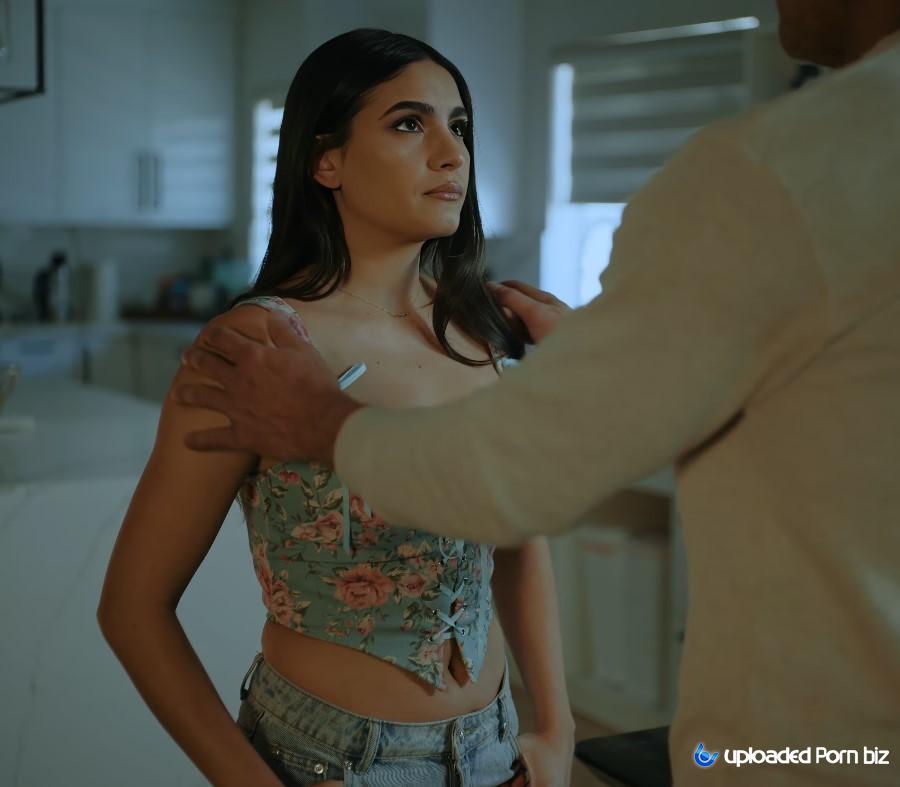 Isa Bella Stepfather Comforts His Stepdaughter After Her Breakup UltraHD/4K 2160p